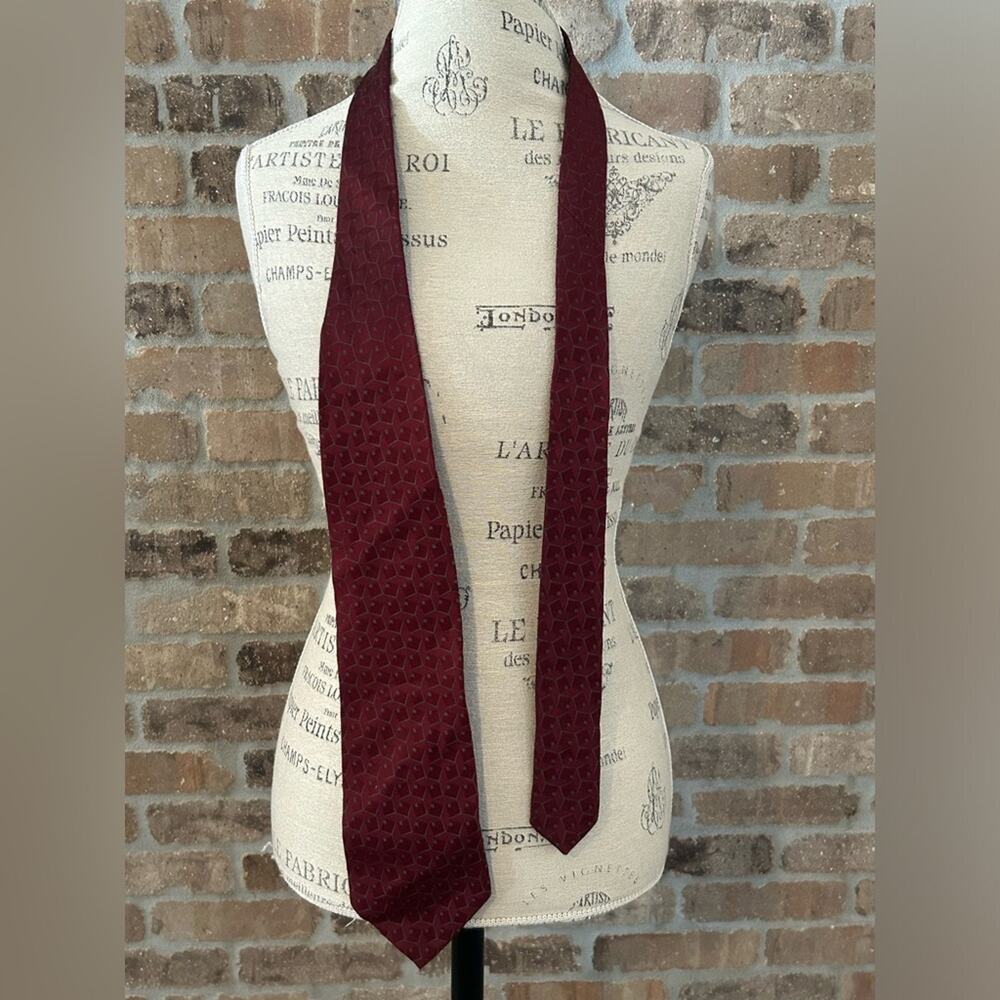 Giorgio Armani maroon wine 100% silk tie geometric pattern luxury men’s accent